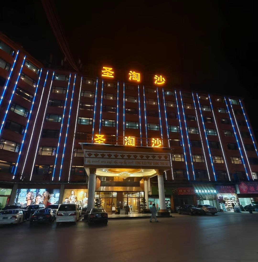 华纳东方明珠官网主视觉背景图